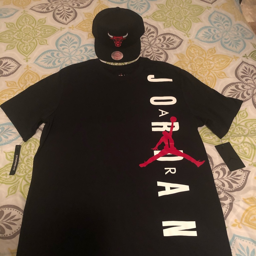 Jordan shirt and Bulls snapback hat🤩🎁